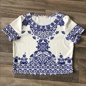 Cute crop top never worn!